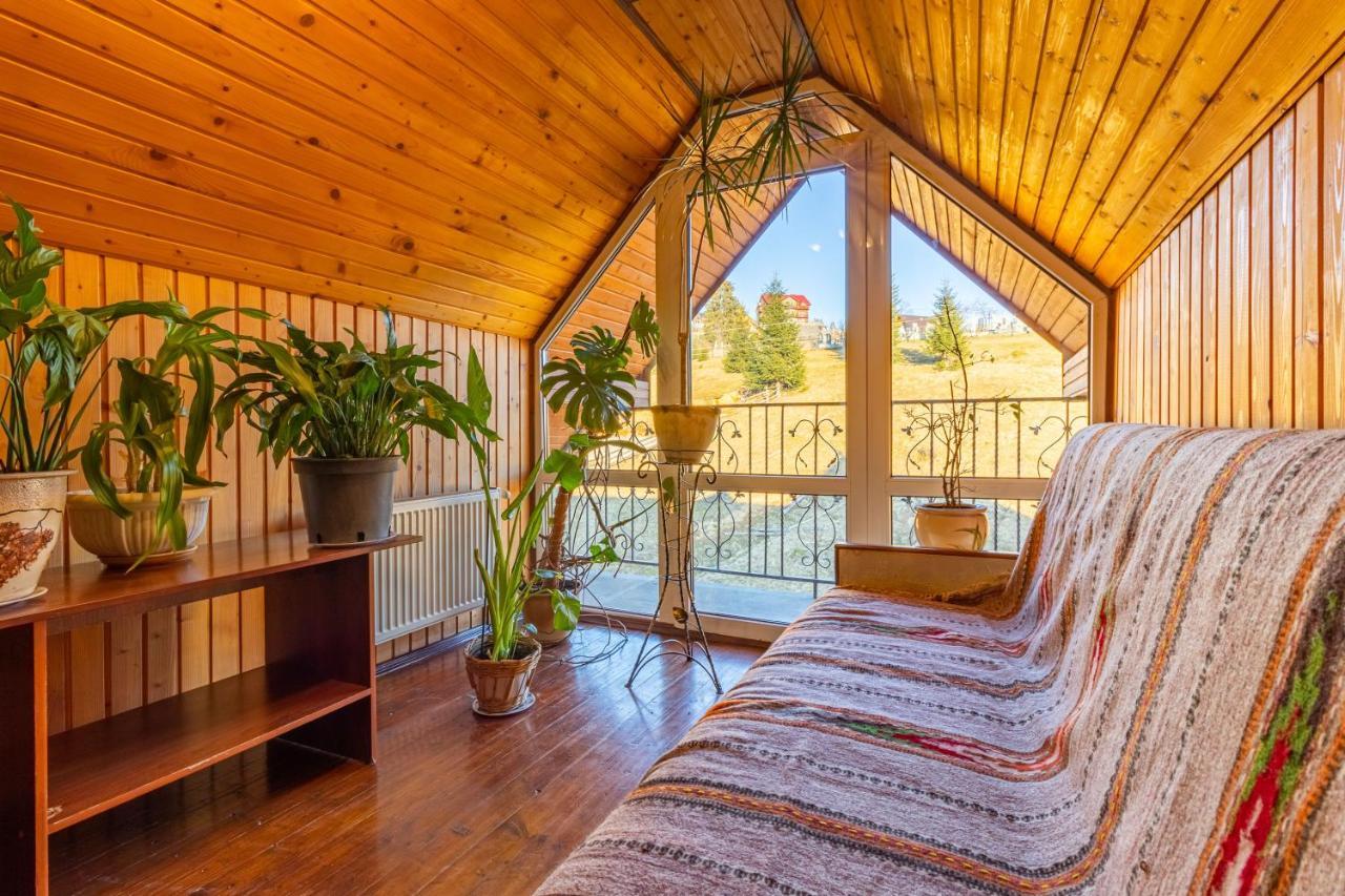 Гуцульська Світлиця Hotel Bukovel Exterior foto