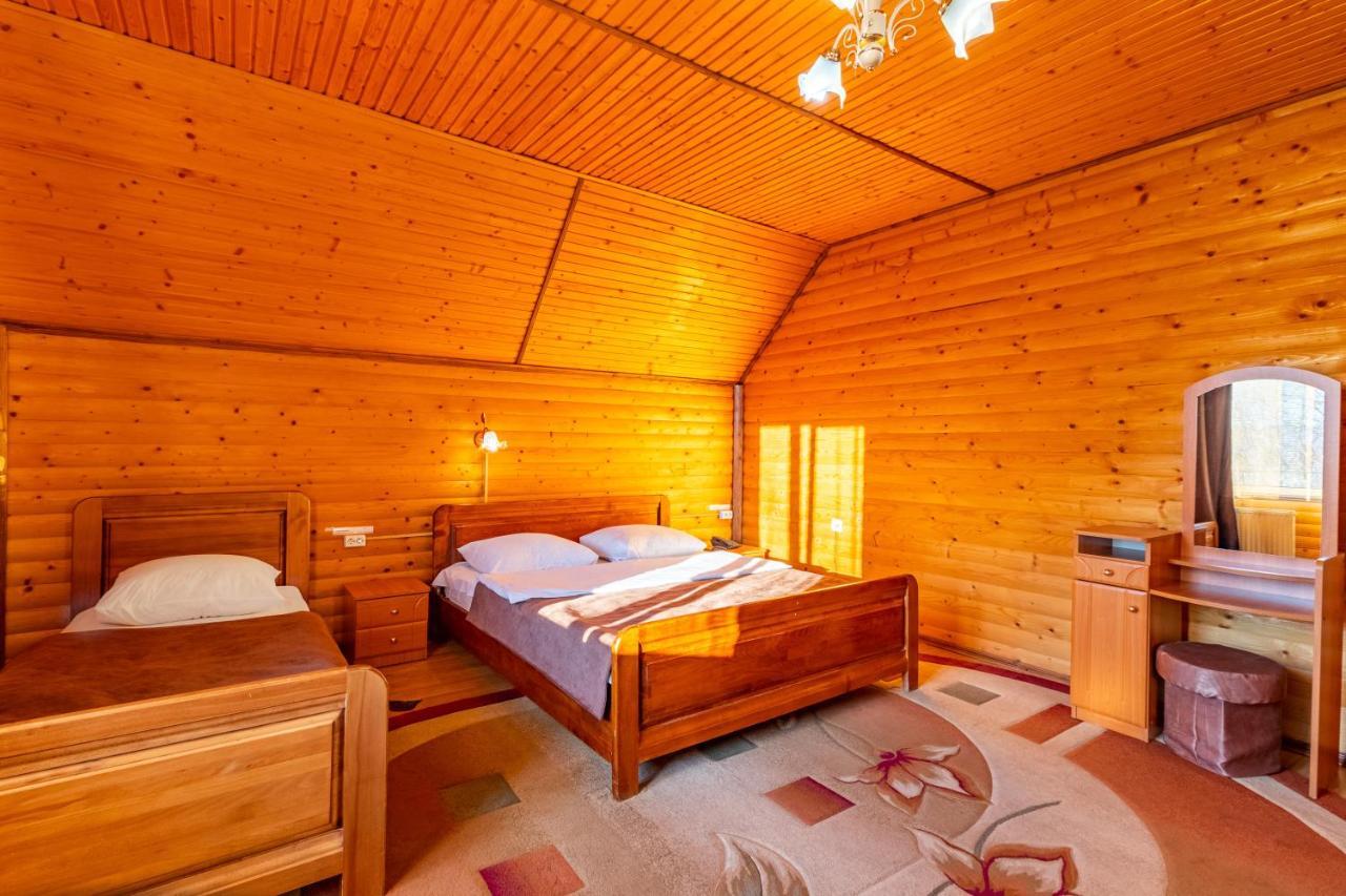 Гуцульська Світлиця Hotel Bukovel Exterior foto