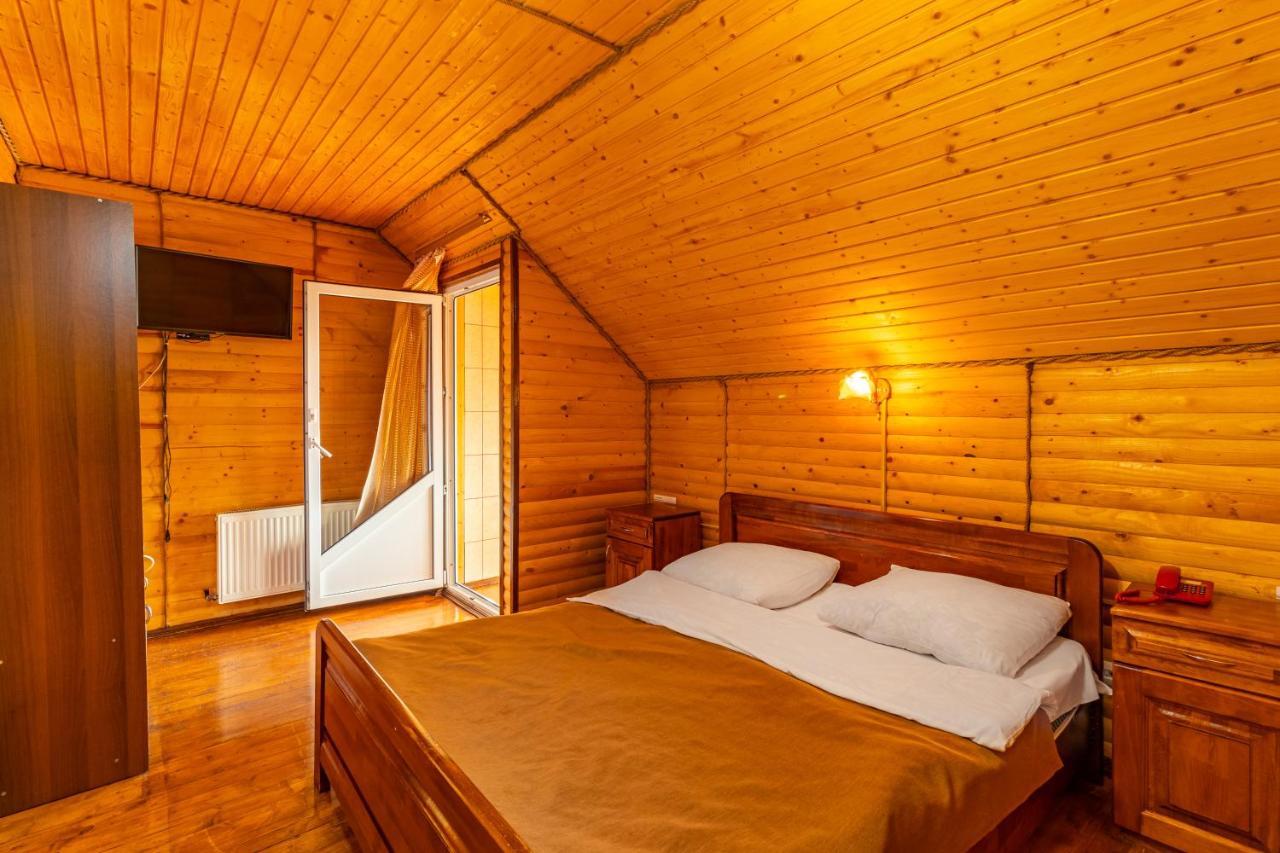 Гуцульська Світлиця Hotel Bukovel Exterior foto