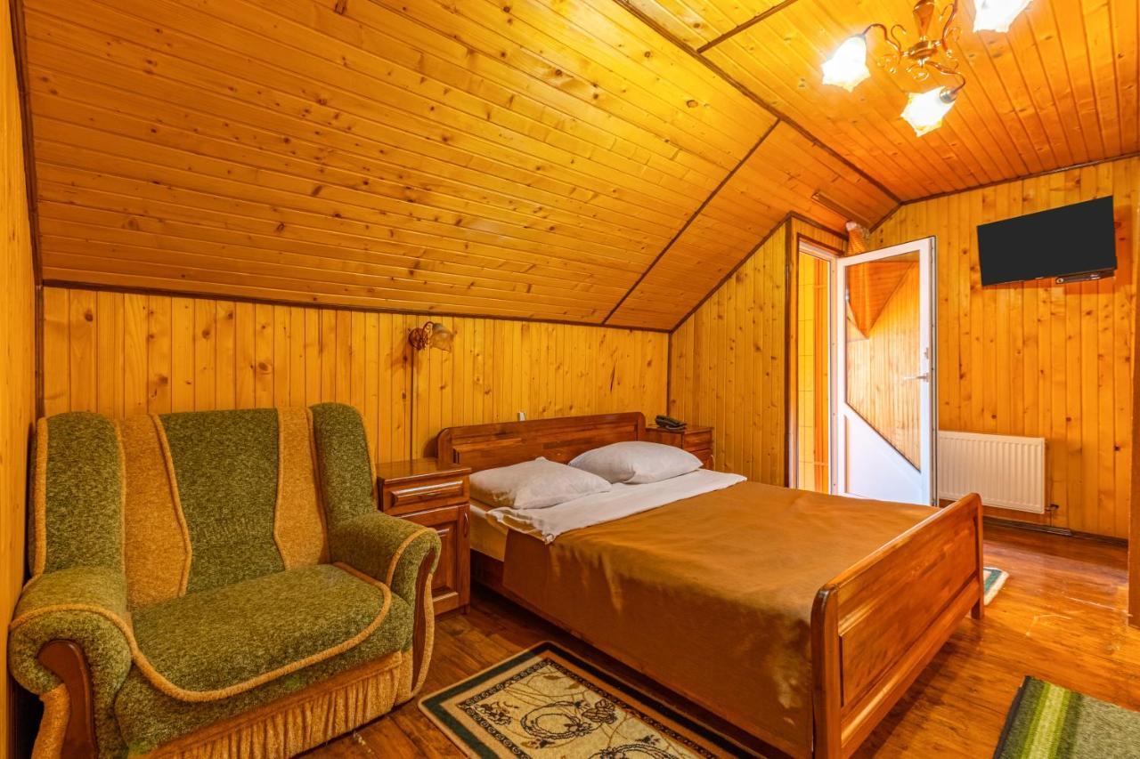 Гуцульська Світлиця Hotel Bukovel Exterior foto
