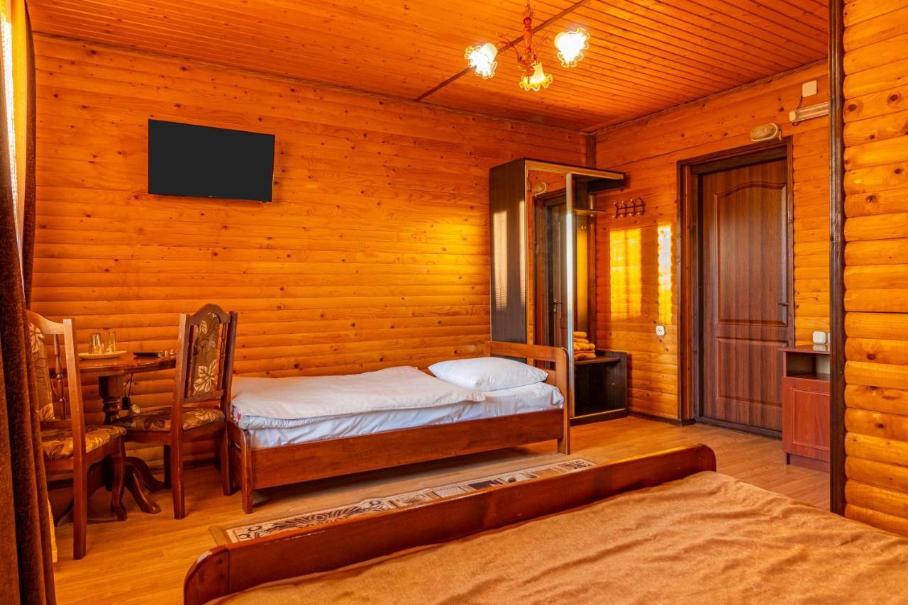 Гуцульська Світлиця Hotel Bukovel Exterior foto