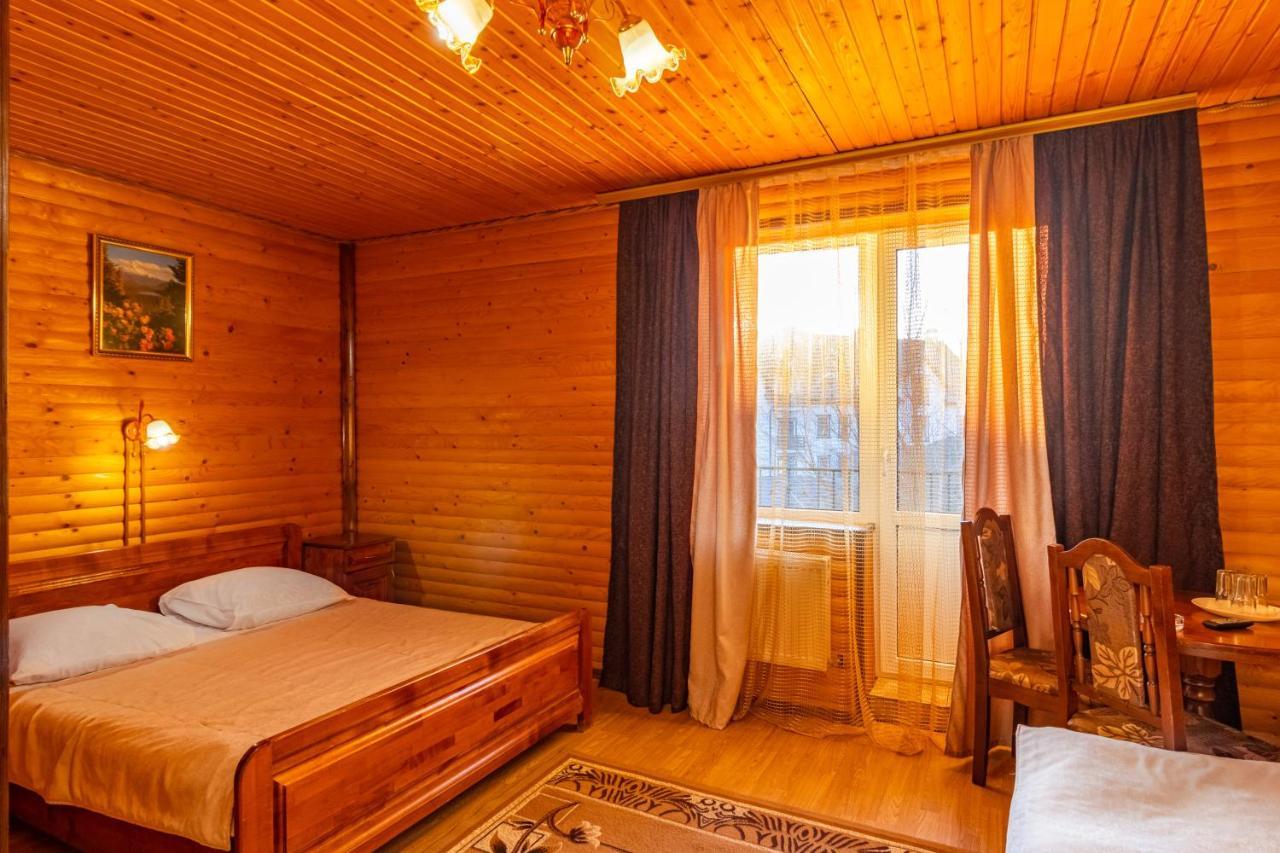 Гуцульська Світлиця Hotel Bukovel Exterior foto
